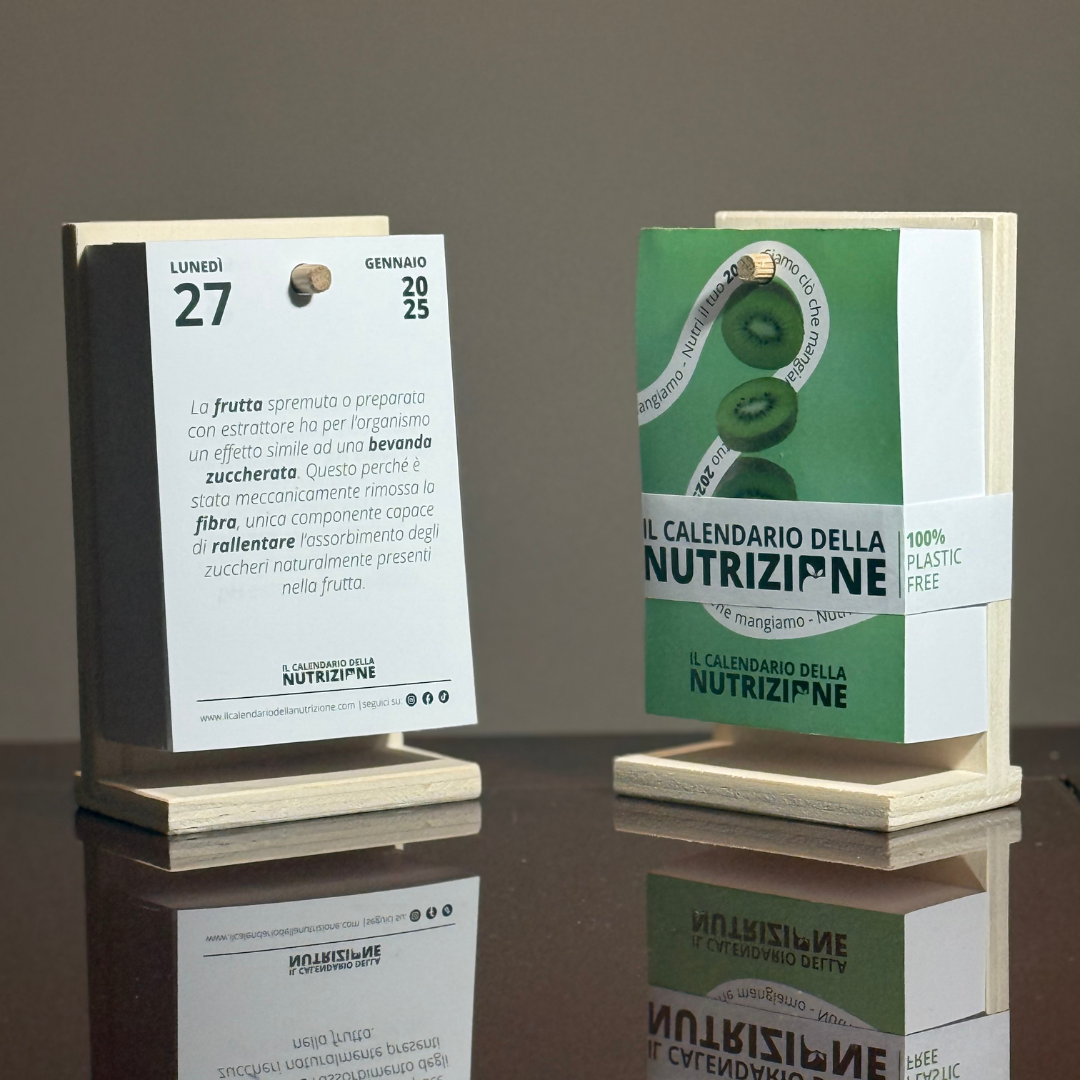 Il Calendario della Nutrizione 2025 - Formato A6 - 10x14cm - Calendario + Supporto Legno